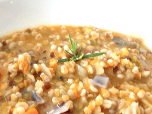 Zuppa di cereali e legumi